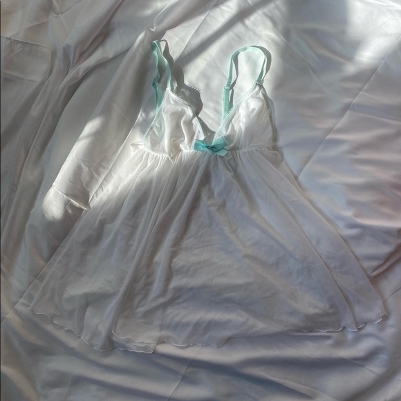 ☁️🤍SHEER WHITE AND BLUE BABYDOLL - Picture 3 of 5